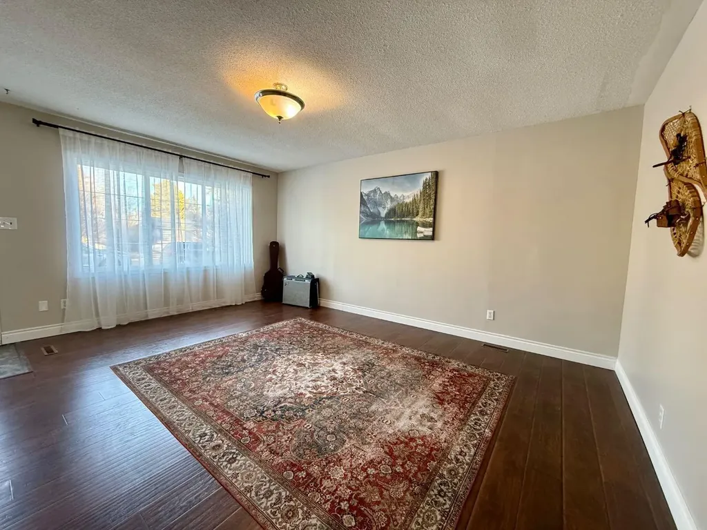 713 6 Avenue Wainwright AB T9W 1B6