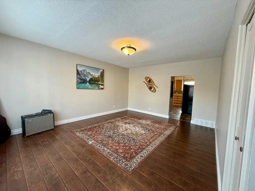 713 6 Avenue Wainwright AB T9W 1B6