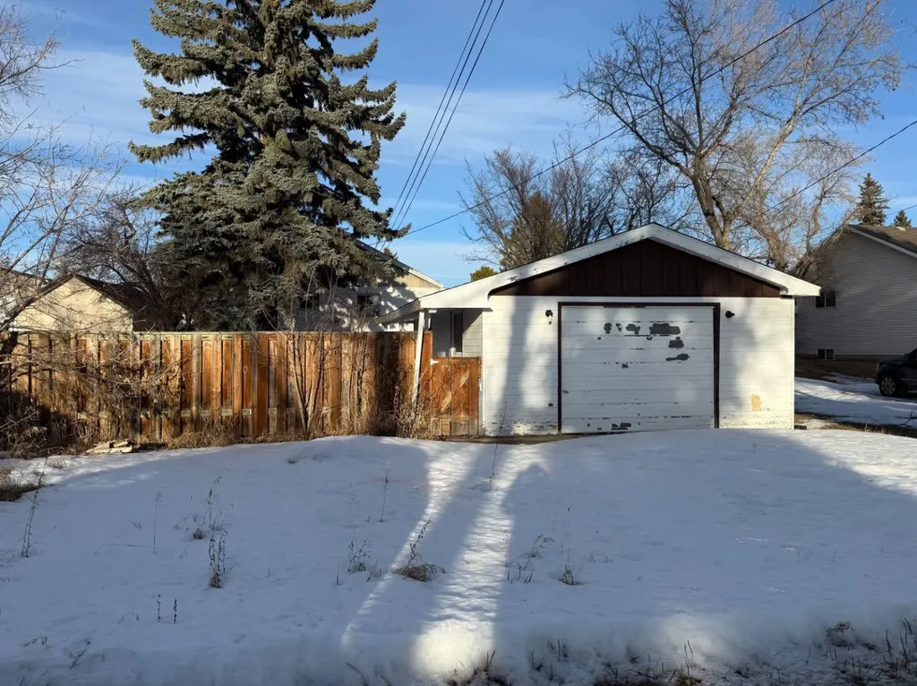 713 6 Avenue Wainwright AB T9W 1B6
