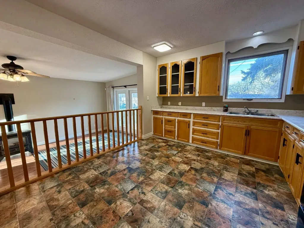 713 6 Avenue Wainwright AB T9W 1B6