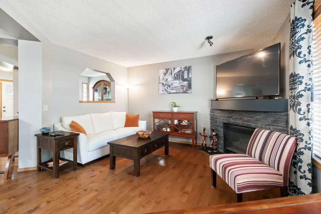 25 Harvest Park Court NE Calgary AB T3K 4H9