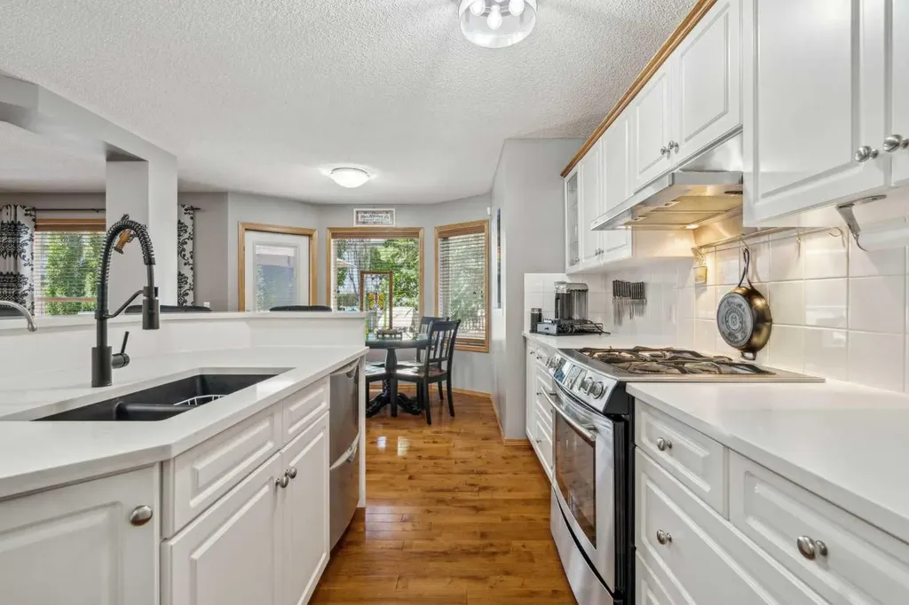 25 Harvest Park Court NE Calgary AB T3K 4H9