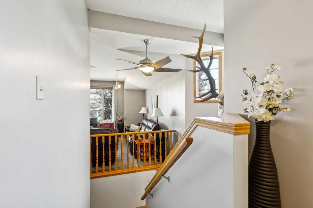 25 Harvest Park Court NE Calgary AB T3K 4H9