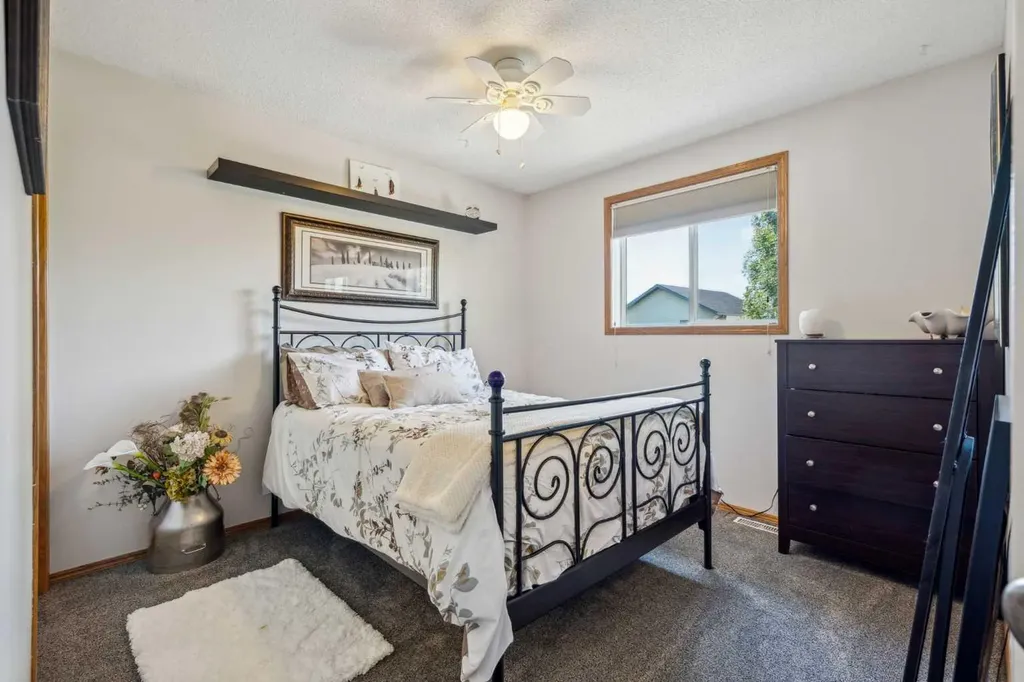 25 Harvest Park Court NE Calgary AB T3K 4H9