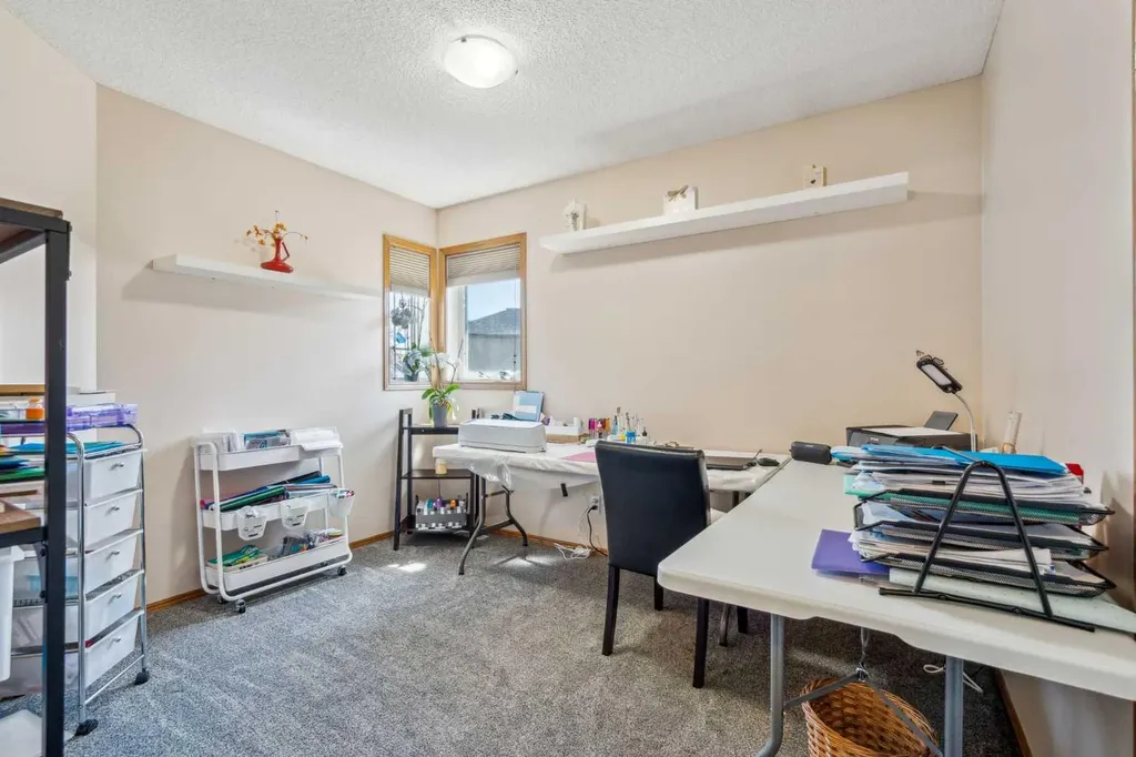 25 Harvest Park Court NE Calgary AB T3K 4H9