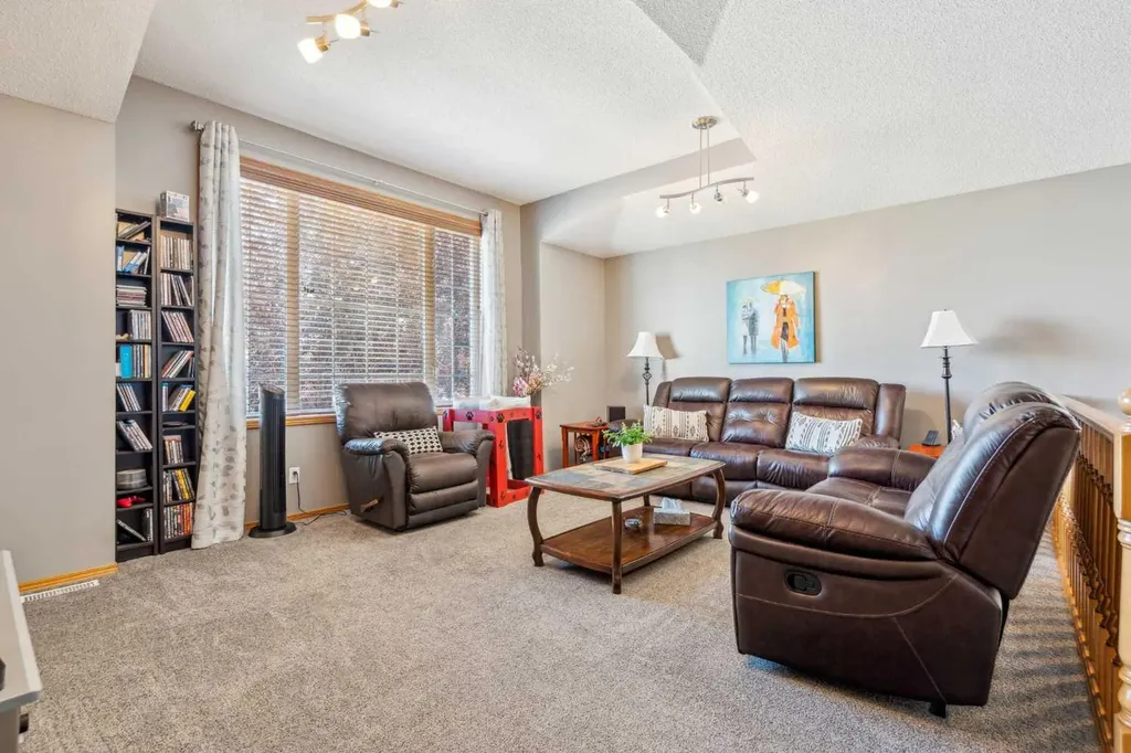 25 Harvest Park Court NE Calgary AB T3K 4H9
