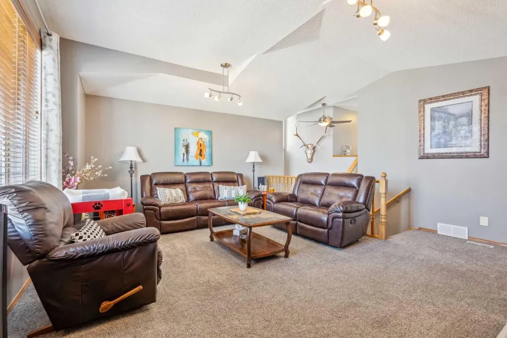 25 Harvest Park Court NE Calgary AB T3K 4H9
