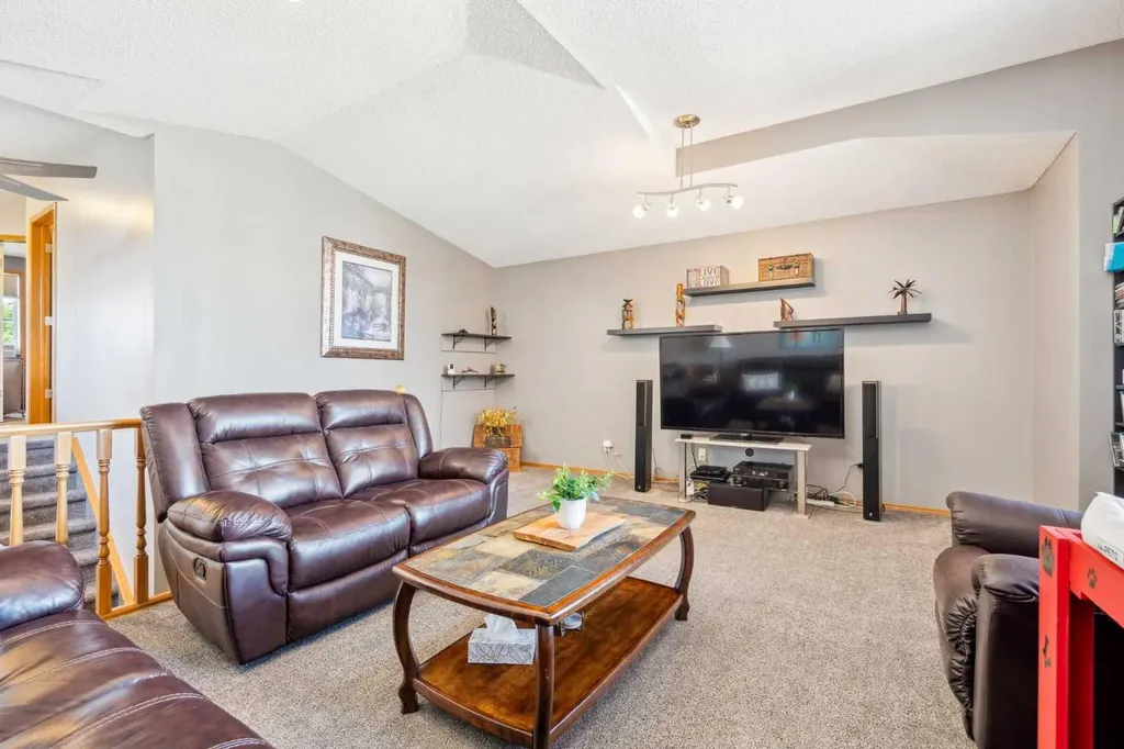 25 Harvest Park Court NE Calgary AB T3K 4H9