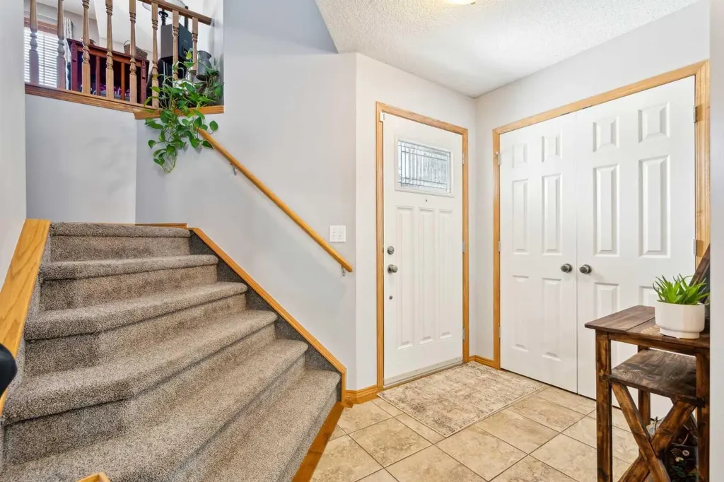 25 Harvest Park Court NE Calgary AB T3K 4H9
