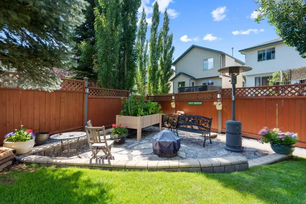 25 Harvest Park Court NE Calgary AB T3K 4H9