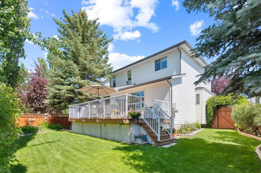 25 Harvest Park Court NE Calgary AB T3K 4H9