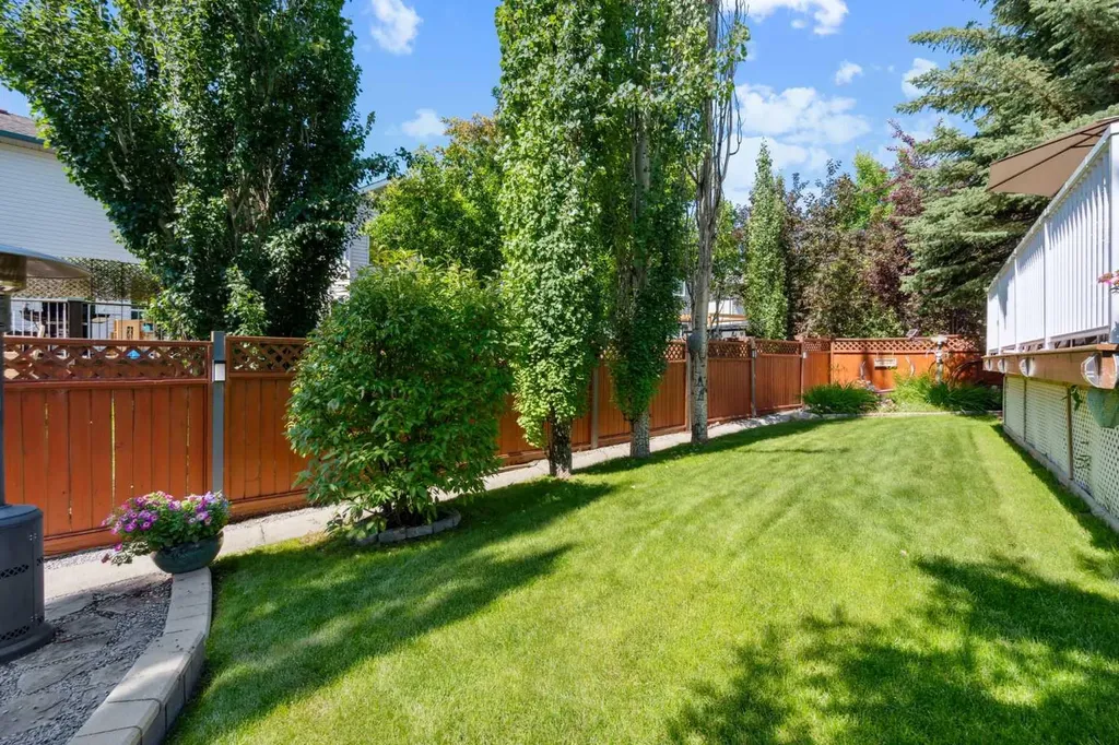 25 Harvest Park Court NE Calgary AB T3K 4H9