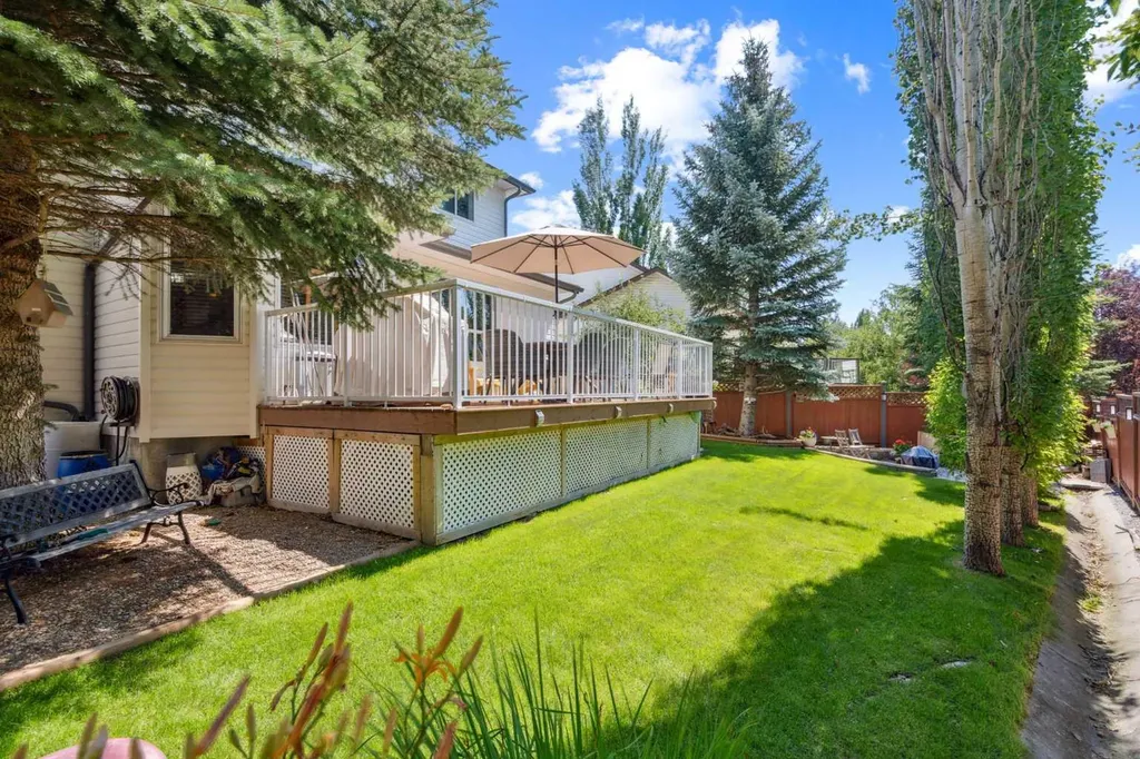 25 Harvest Park Court NE Calgary AB T3K 4H9