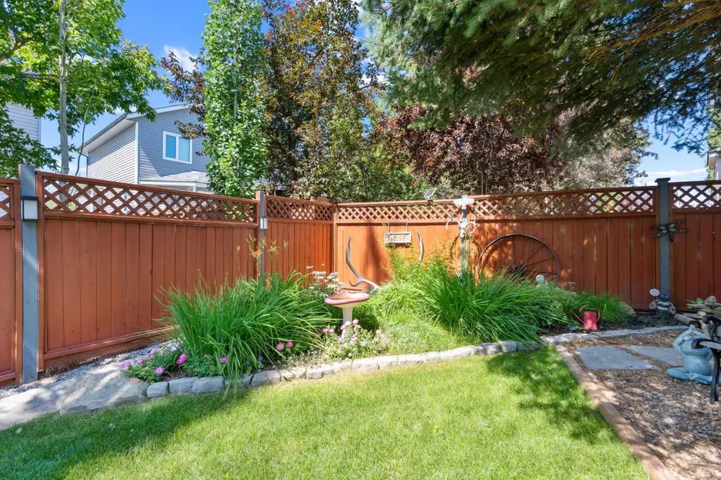 25 Harvest Park Court NE Calgary AB T3K 4H9