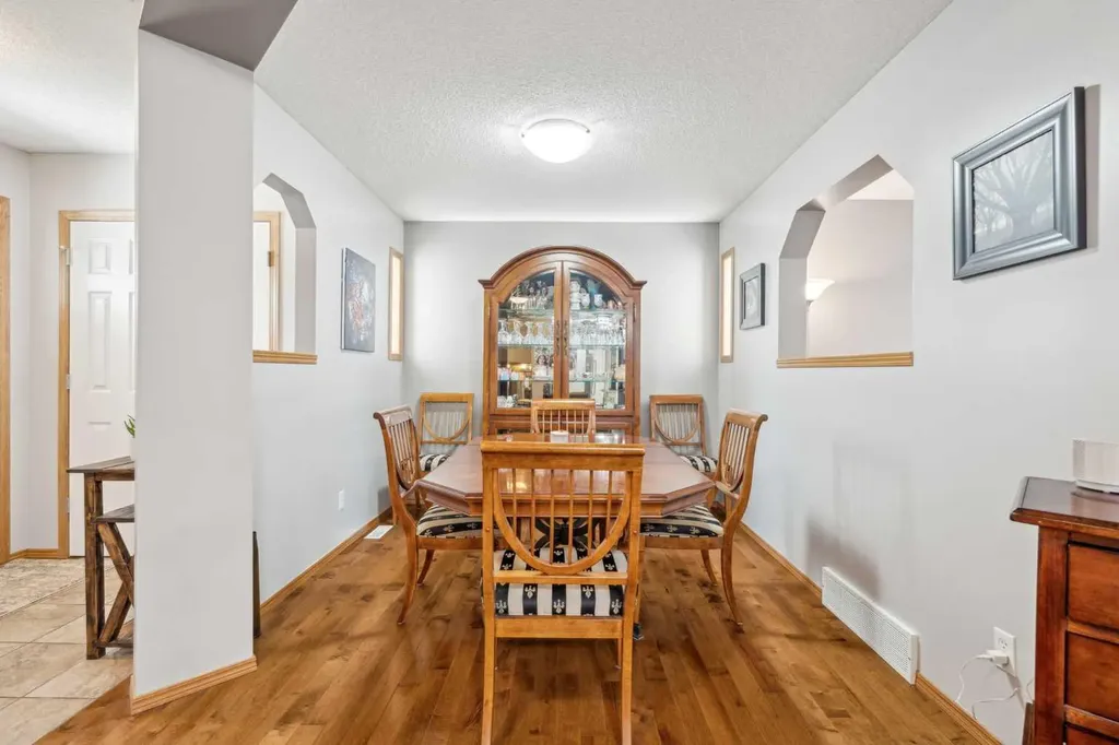 25 Harvest Park Court NE Calgary AB T3K 4H9
