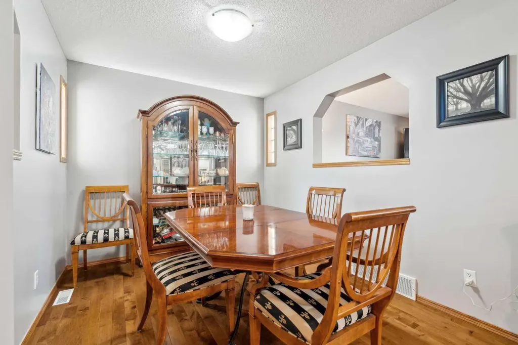 25 Harvest Park Court NE Calgary AB T3K 4H9