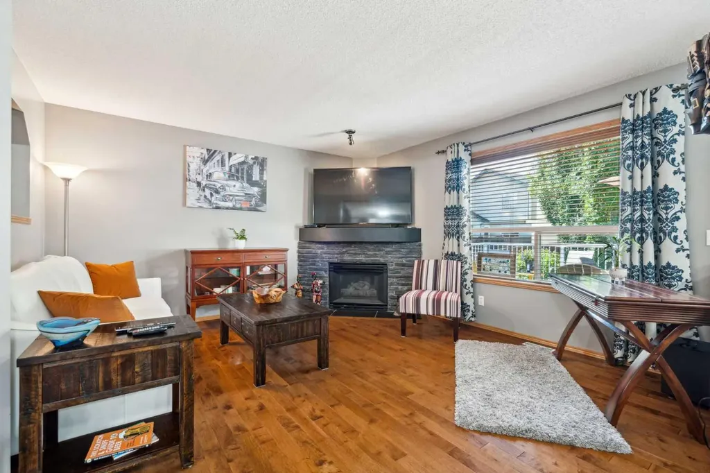 25 Harvest Park Court NE Calgary AB T3K 4H9