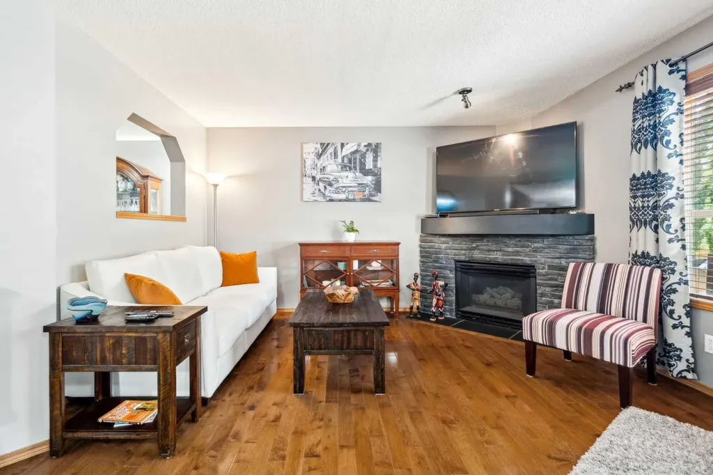 25 Harvest Park Court NE Calgary AB T3K 4H9