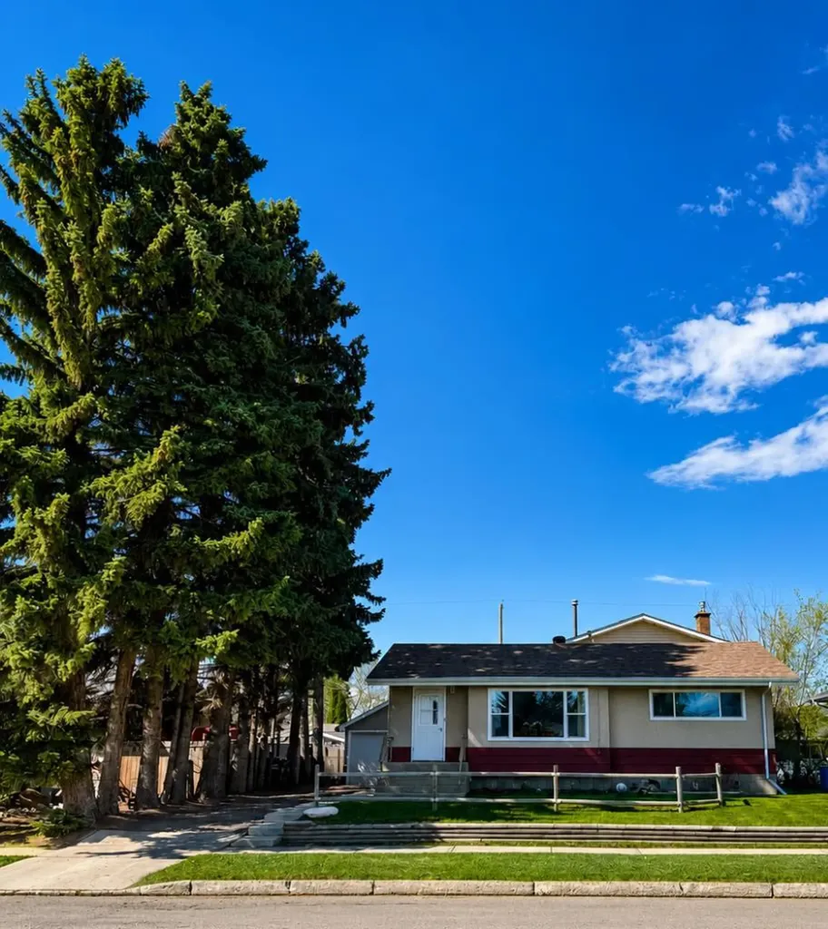4606 50 Avenue Vermilion AB T9X 1R5