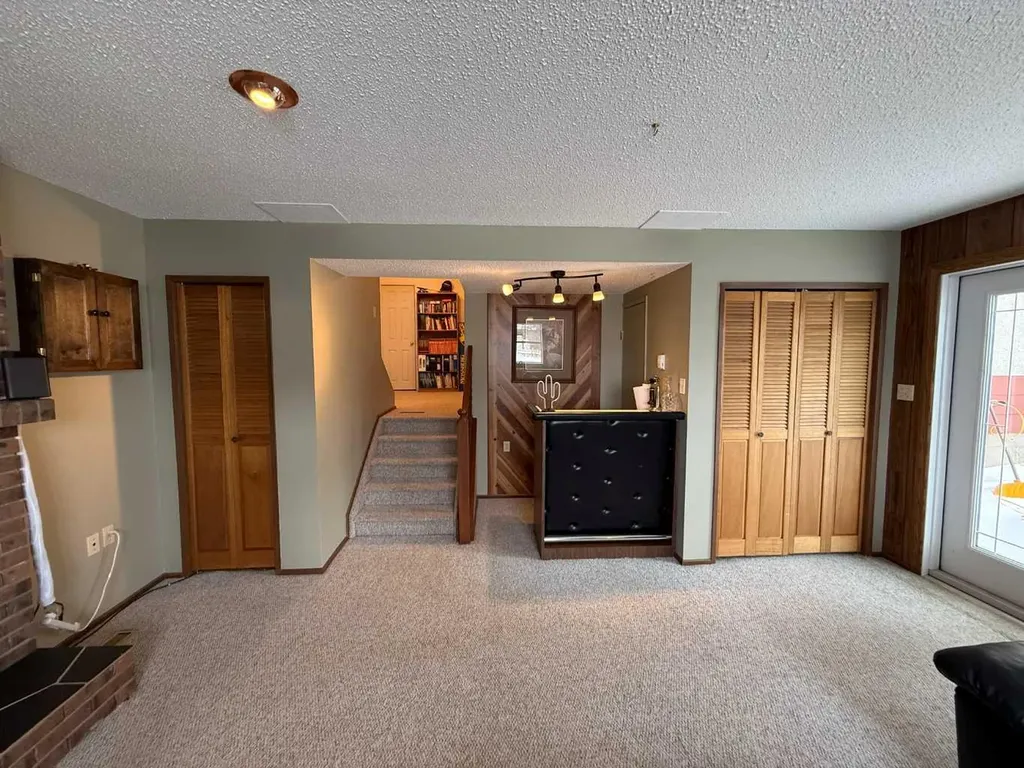 4606 50 Avenue Vermilion AB T9X 1R5