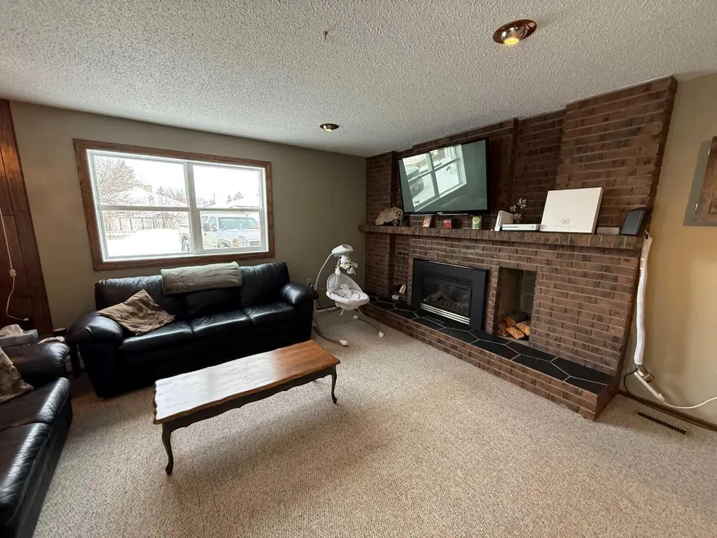 4606 50 Avenue Vermilion AB T9X 1R5