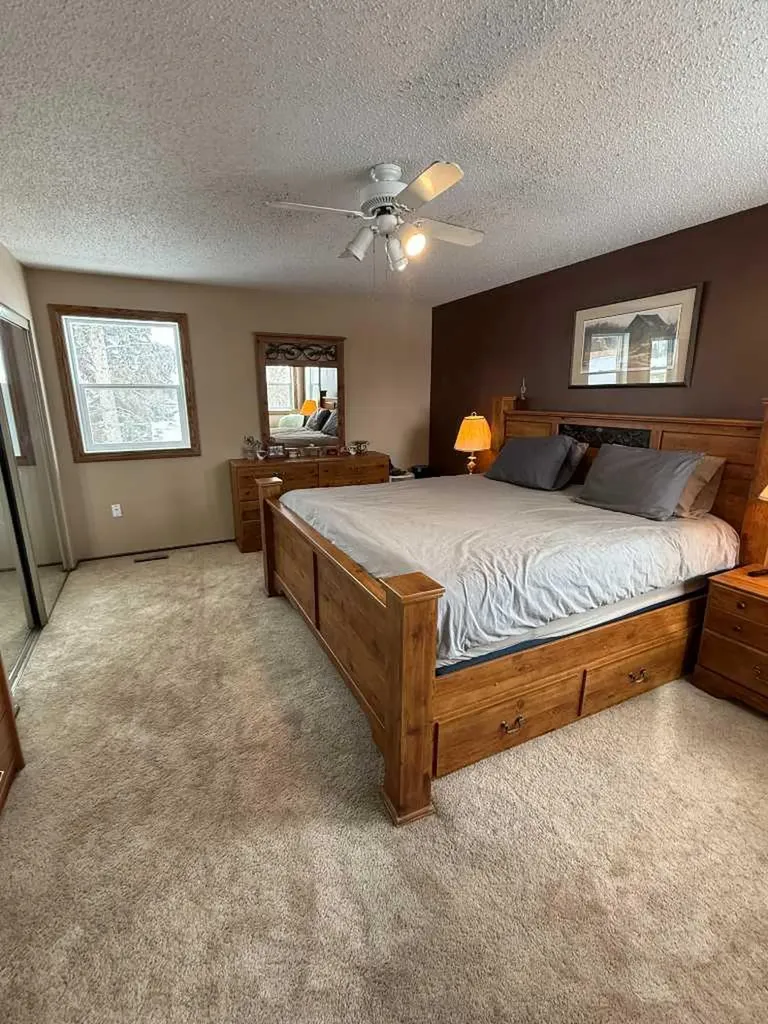 4606 50 Avenue Vermilion AB T9X 1R5