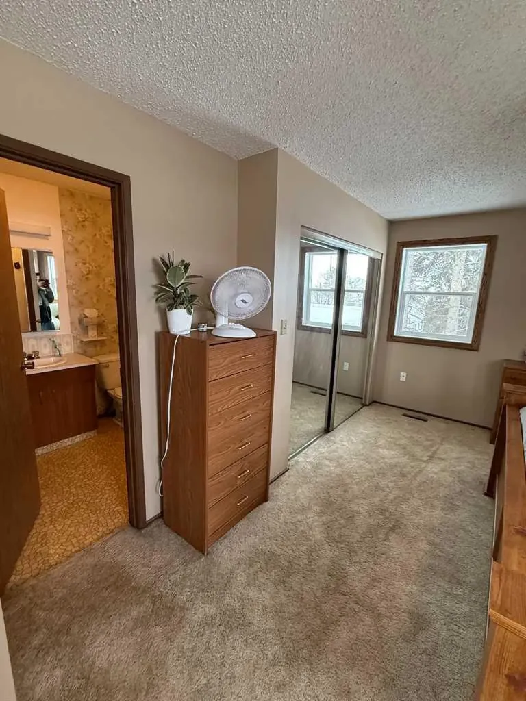 4606 50 Avenue Vermilion AB T9X 1R5