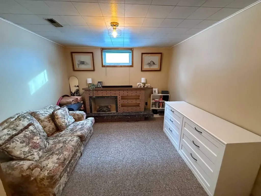 4606 50 Avenue Vermilion AB T9X 1R5