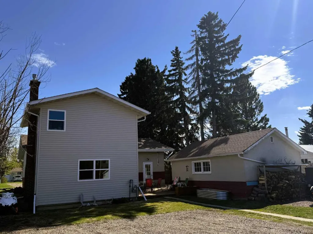 4606 50 Avenue Vermilion AB T9X 1R5