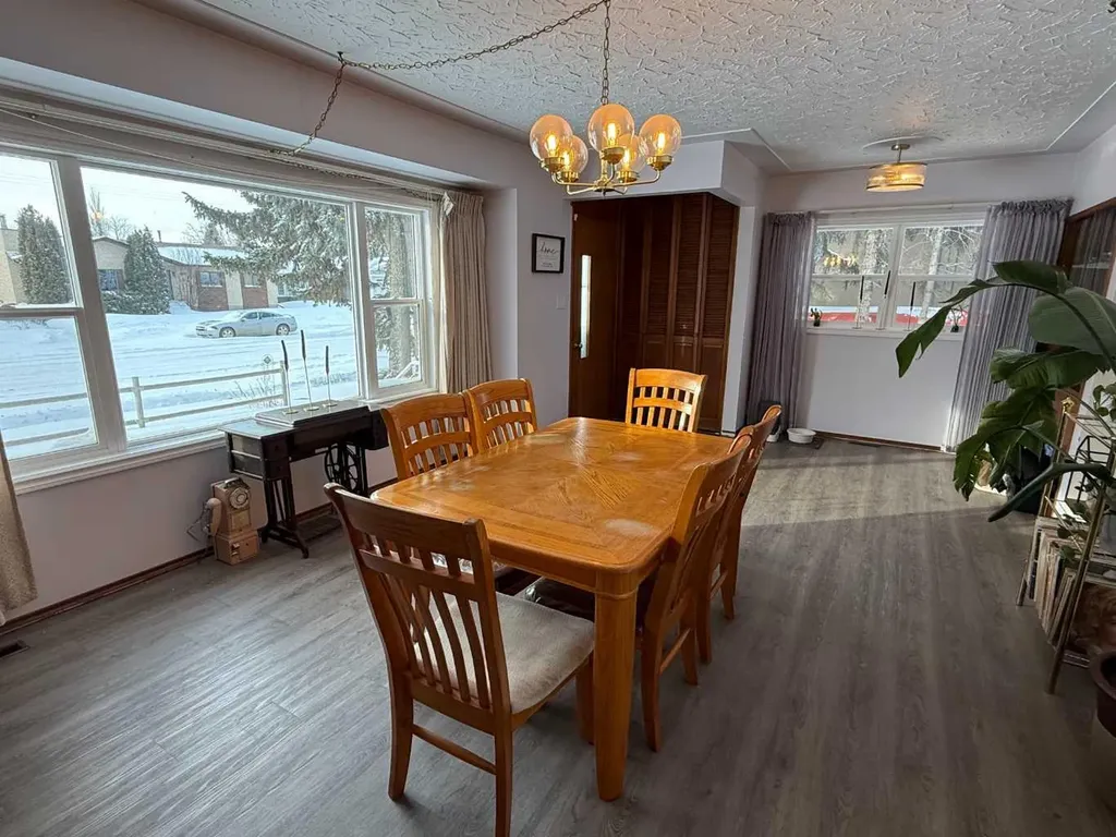 4606 50 Avenue Vermilion AB T9X 1R5