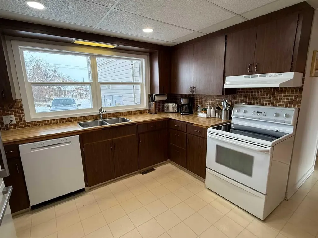4606 50 Avenue Vermilion AB T9X 1R5
