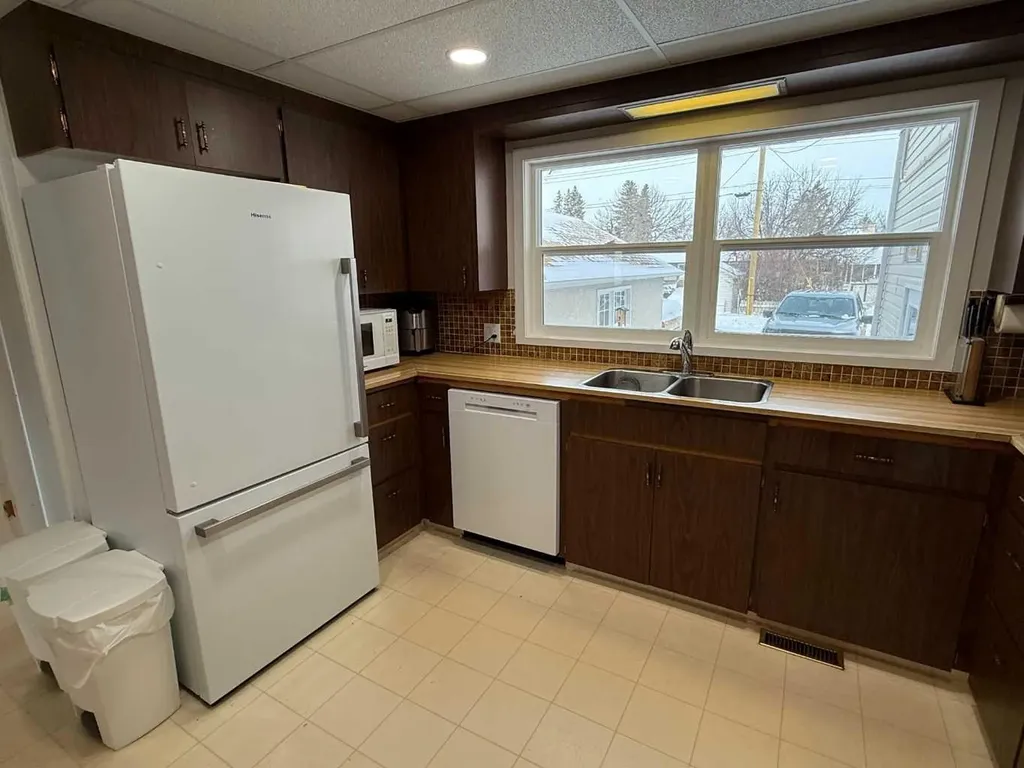4606 50 Avenue Vermilion AB T9X 1R5