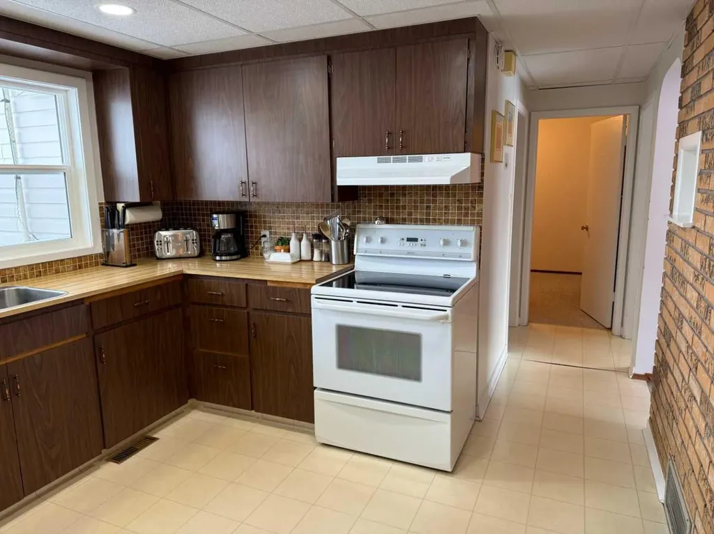 4606 50 Avenue Vermilion AB T9X 1R5