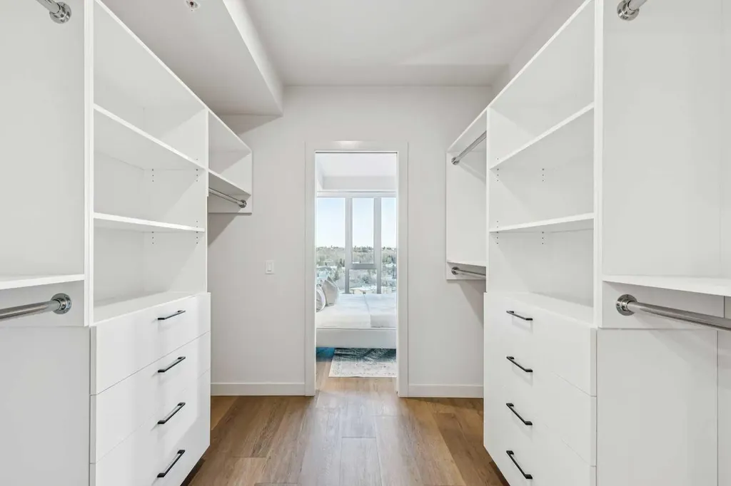 1107 Gladstone Road NW Calgary AB T2N 3T1