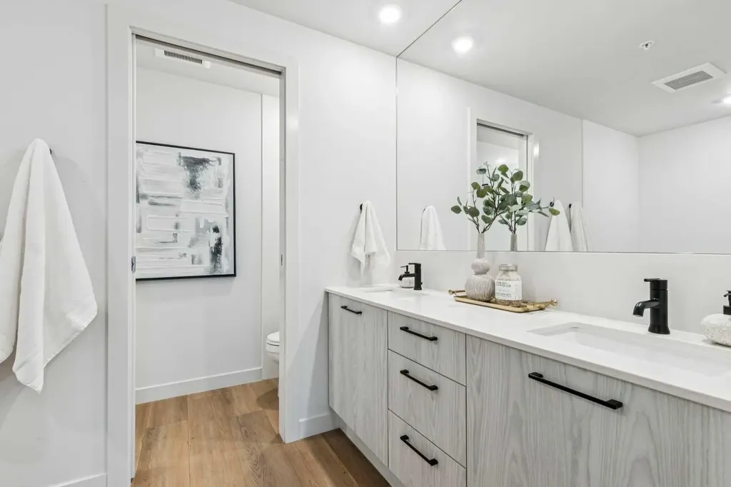1107 Gladstone Road NW Calgary AB T2N 3T1