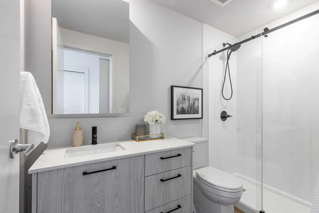 1107 Gladstone Road NW Calgary AB T2N 3T1