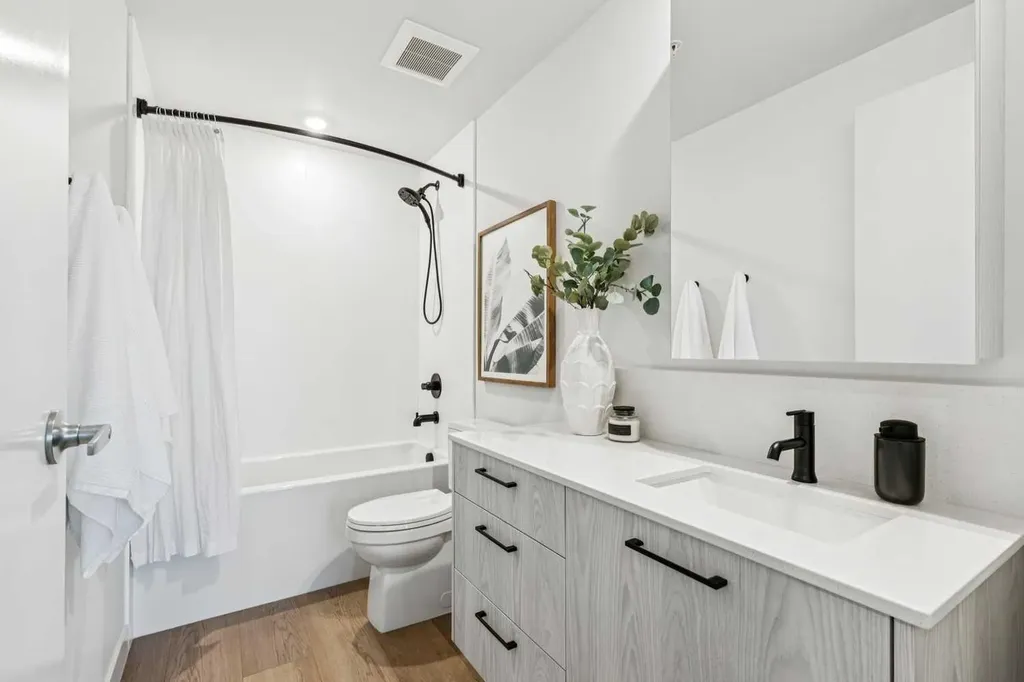 1107 Gladstone Road NW Calgary AB T2N 3T1