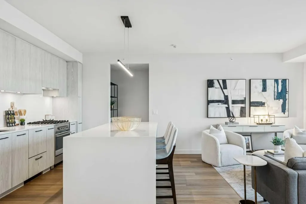 1107 Gladstone Road NW Calgary AB T2N 3T1
