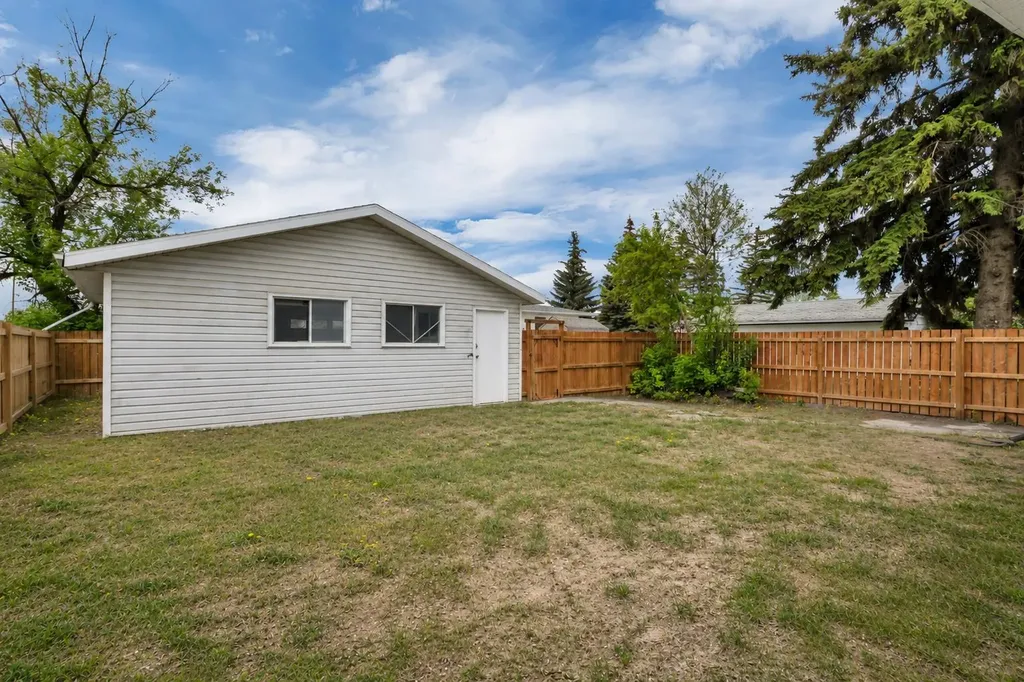 6318 Horn Street Red Deer AB T4N 5M5