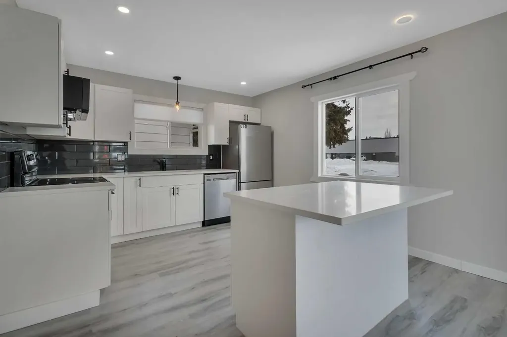 6318 Horn Street Red Deer AB T4N 5M5