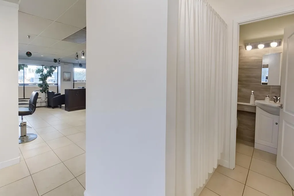 2909 17 Avenue SW Calgary AB T3E0B1