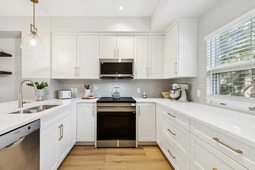 1935 35 Street SW Calgary AB T3E 2X4