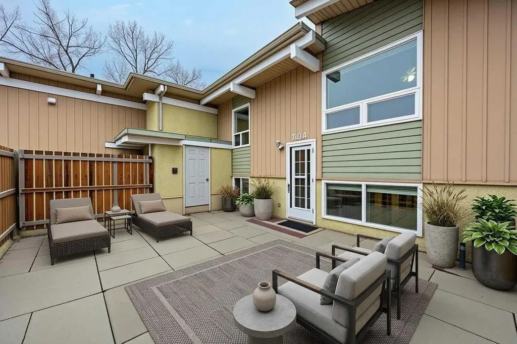 11010 Bonaventure Drive SE Calgary AB T2J 3A8