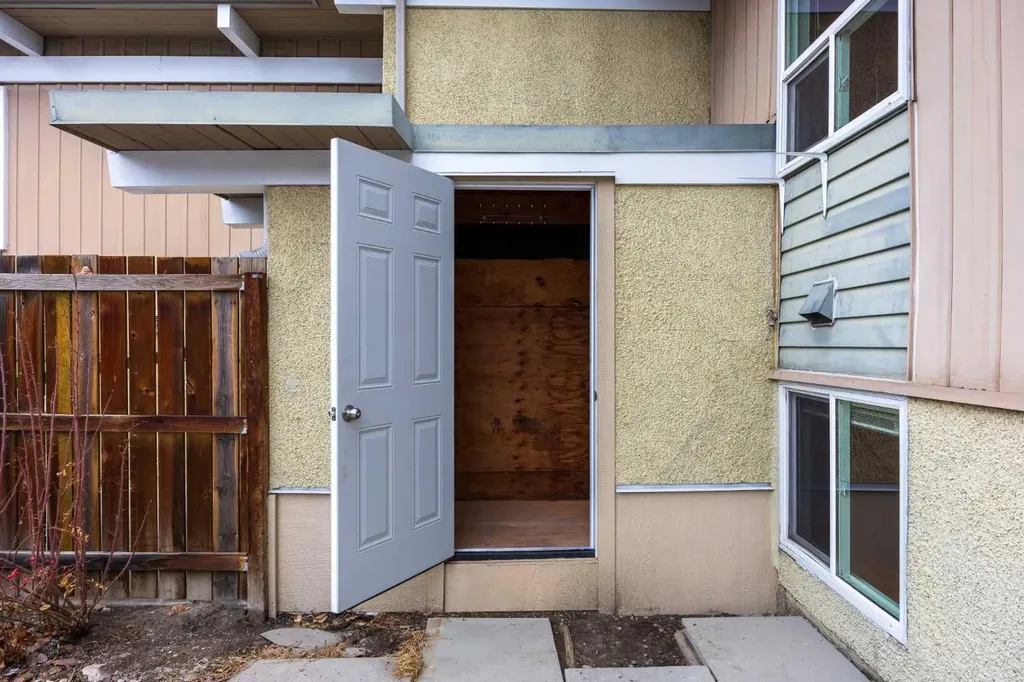 11010 Bonaventure Drive SE Calgary AB T2J 3A8