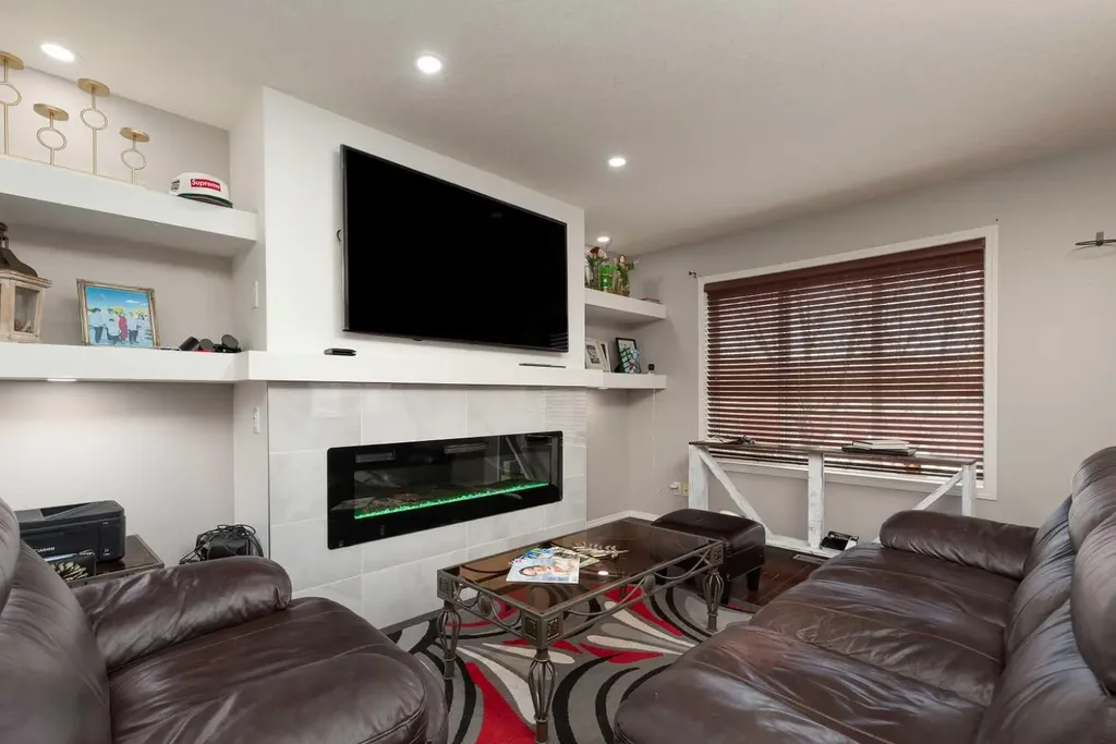 545 Highlands Boulevard W Lethbridge AB T1J 4V2