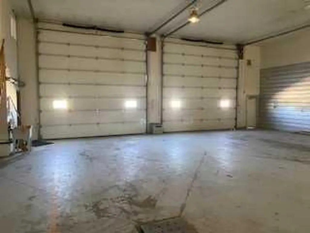 3505 38 Avenue Whitecourt AB T7S 1N8