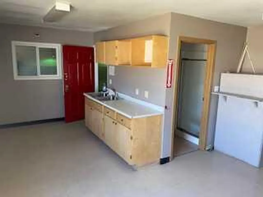 3505 38 Avenue Whitecourt AB T7S 1N8