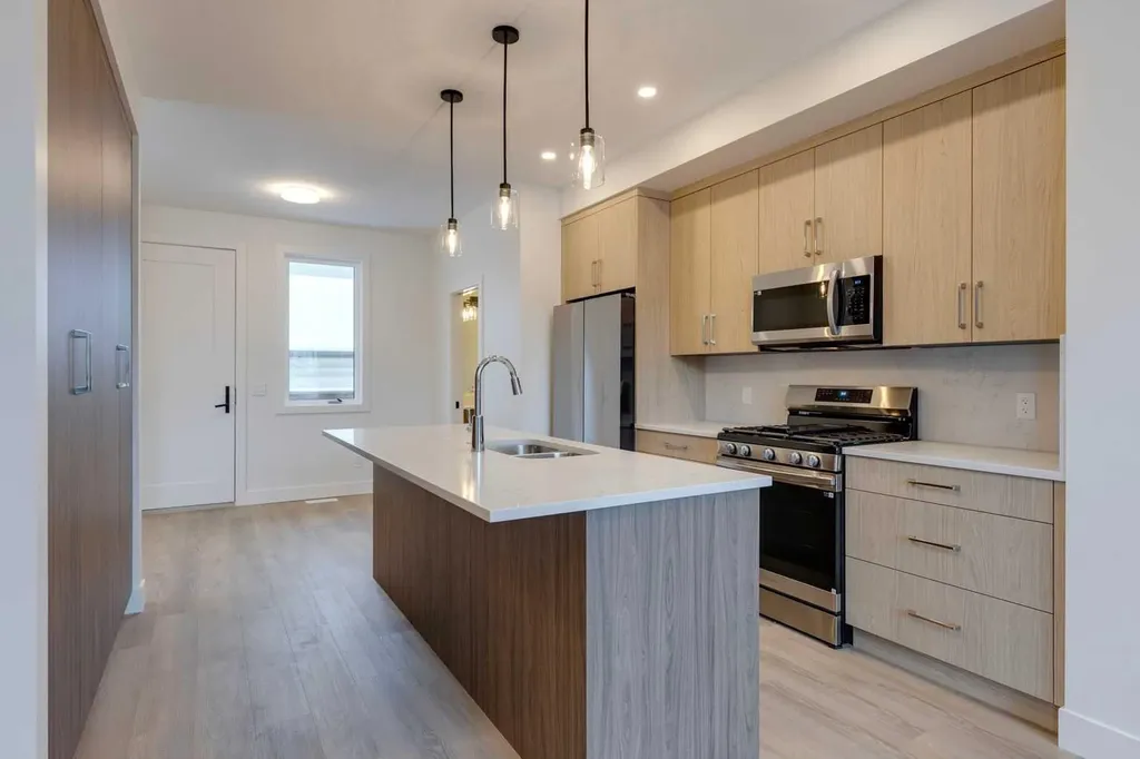 2122 7 Street NW Calgary AB T2M1K3