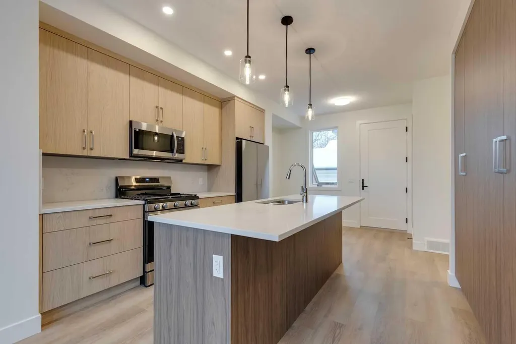 2124 7 Street NW Calgary AB T2M1K3