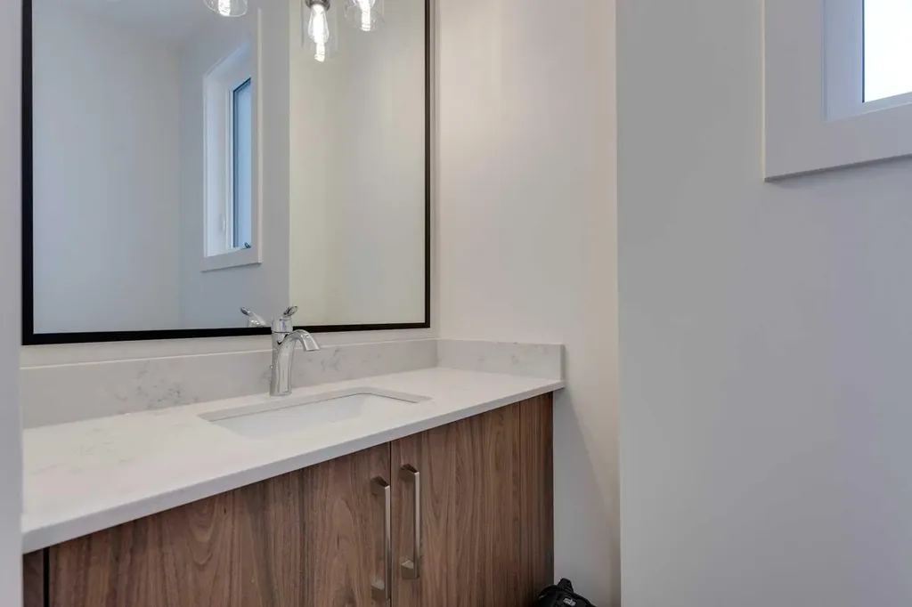 2124 7 Street NW Calgary AB T2M1K3